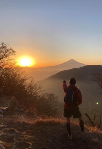 大山山頂直下から黄昏富士