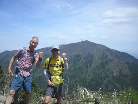 これより登り返す大山をバックに