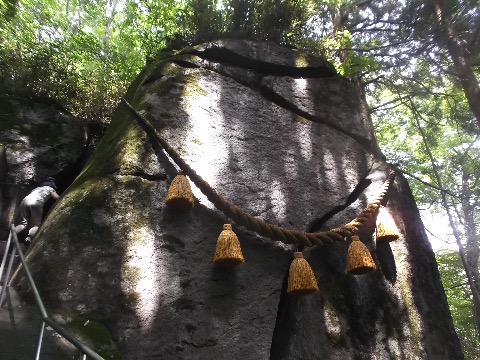 石割神社　御神体