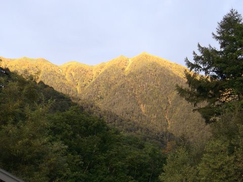 朝６時　標高１３００m　三股より蝶ヶ岳