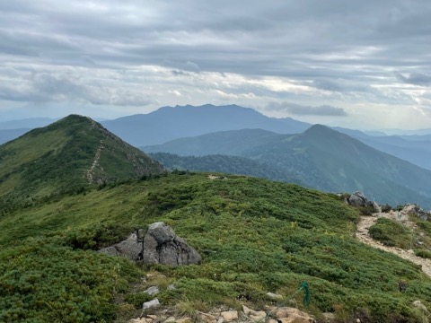 山頂から小至仏、武尊山　笠ヶ岳