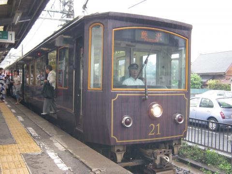 ちょっとレトロチックな車両も目を楽しませてくれる。