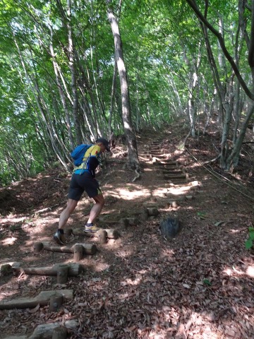 足和田山への登り