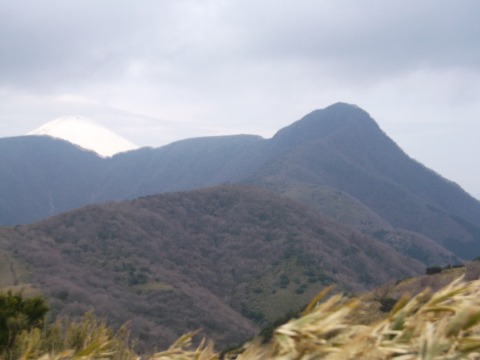 金時山と富士　このあと雲に覆われ富士は見えなくなってしまう