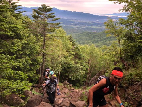 蓼科山への急登。ハレハレさん殆どランニングスタイル