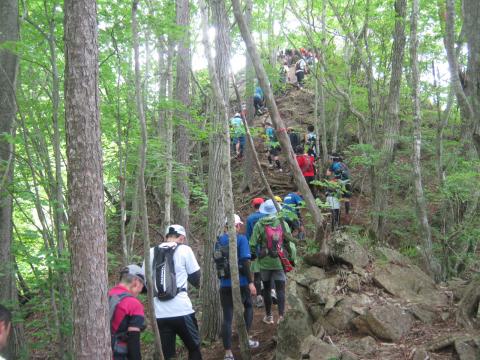 杓子山への登りも急峻