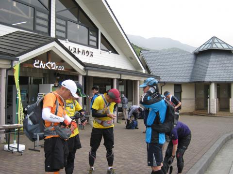 大倉登山口にて　男たちの熱き旅の始まり