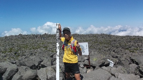 登山口から１時間半。コースタイムの６０%くらいのスピードで登りきれた。