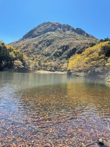 弥陀が池から日光白根山