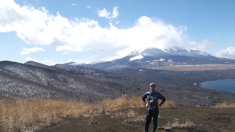 誰もいない山頂　風が冷たい