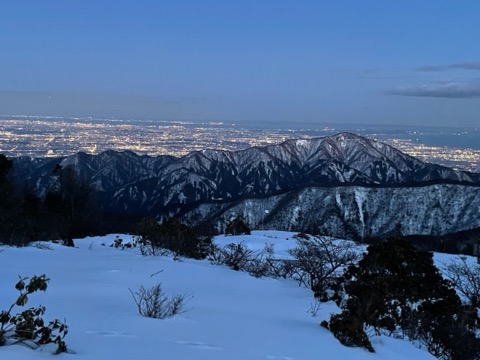 大山と夜景