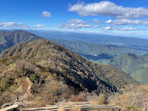 檜洞丸山頂直下からの大展望