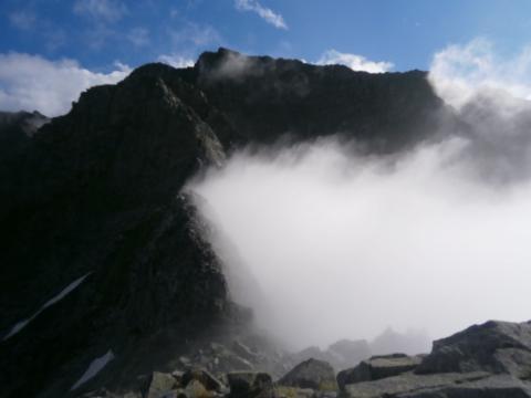 涸沢岳方面を振り返る　西陽が眩しい