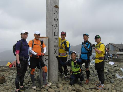 最初のピーク　塔ノ岳（１４９１ｍ）に無事到着
しかし、何やら怪しい雲行き