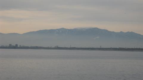 大山、丹沢方面
かなりの積雪があったようだ