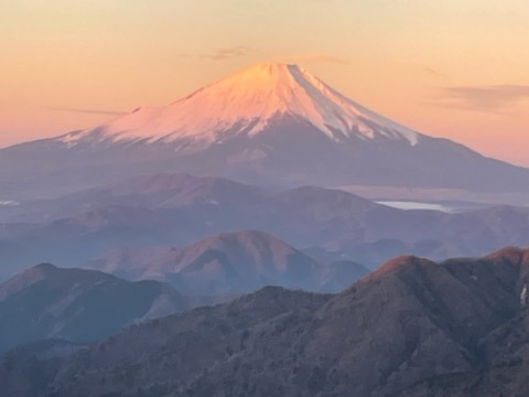 朝日に染まる富士