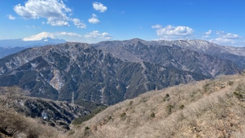 丹沢の山並み