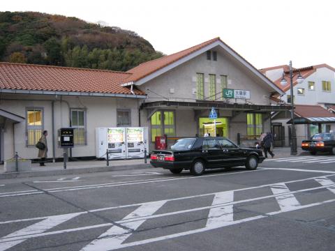 大磯駅　駅舎は１９２５（大正１４年）に建てられたもの。