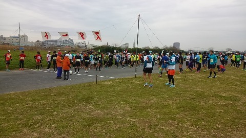 スタート前　のんびりした空気　ただ、今日は相当冷え込んだ