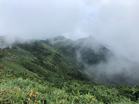 山頂から　剣が峰方面が