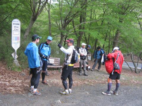 17時　無事に西丹沢に下山
本当にお疲れ様でした。
休憩時間を除くと
大倉～西丹沢、実質6時間10分位で走破
通常の標準的なタイムは大体10時間くらい
殆ど山が初めての人たちが、このタイムで走破してしまうのだから
travel-db恐るべしです
皆さん伊達に鍛えていませんよね