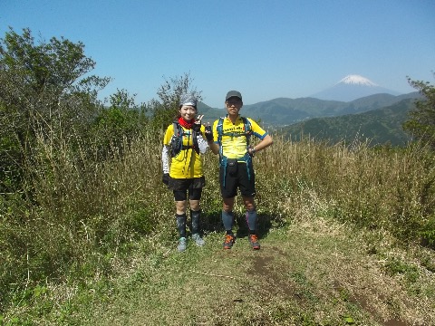 明星が岳を越えると前方に富士と外輪山の景観が