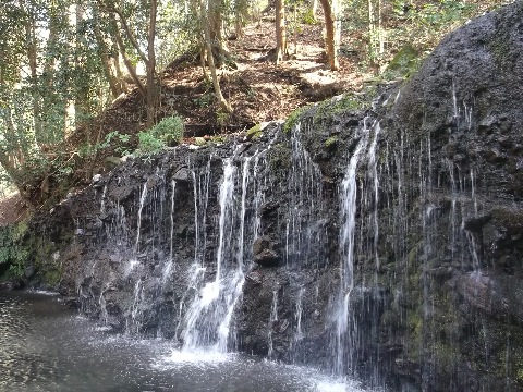 小涌谷手前の千条の滝　夏なら飛び込みたくなりそう