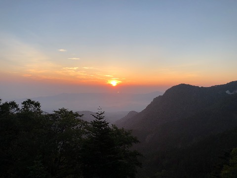 標高２４００m 夏沢鉱泉でご来光を迎える