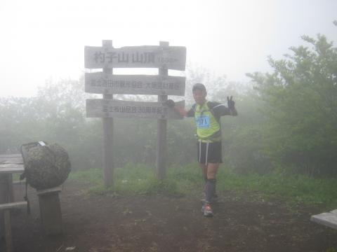 杓子山山頂は霧の中
雨男湘南オヤジもご満悦