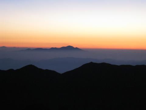 穂高岳山荘から浅間山
５時３０分