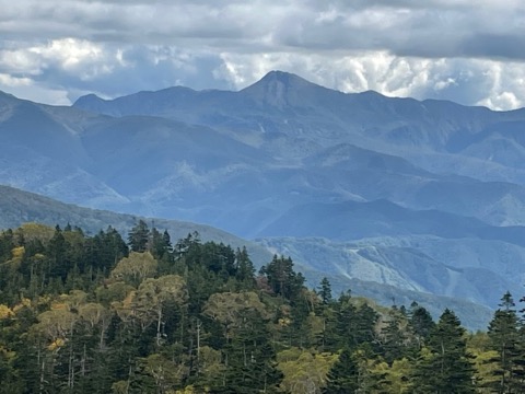 はるかに昨日登頂した日光白根山