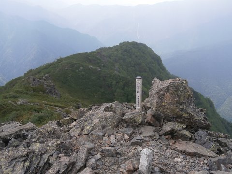 アサヨ峰（２７９９m）に到着