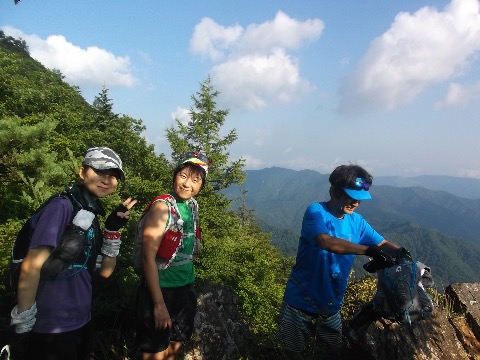 杓子山手前で　やっと展望が開ける