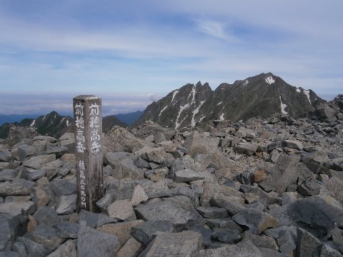 奥穂高から前穂高山頂へ１時間３０分で到着。