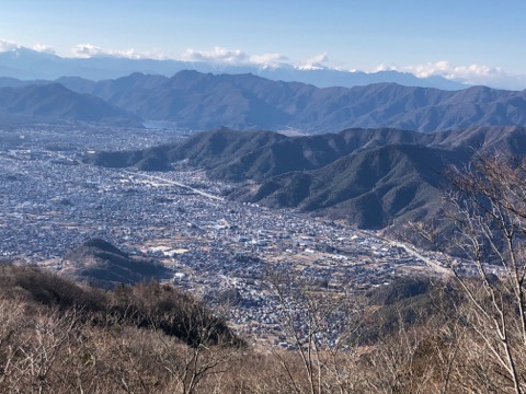 富士吉田の街　奥には河口湖　まだゴールまでは22キロ