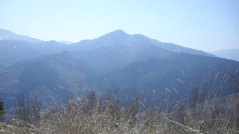 矢倉岳からのぞむ金時山