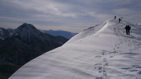最後のピークを経て下山 もうへとへと・・。