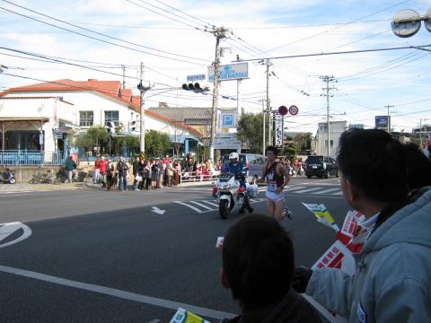 箱根駅伝　3区　早稲田大学　矢澤選手の力走
速すぎて、カメラが追い付かない