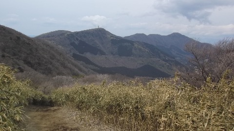 遥か彼方に金時山