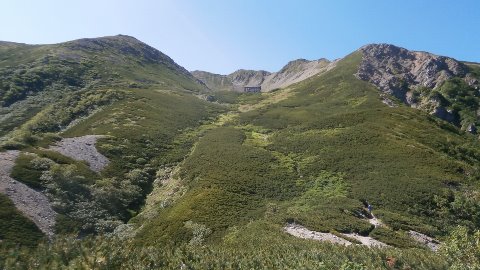 満ち足りた思いで仙丈ケ岳を後にする。お名残惜しい～