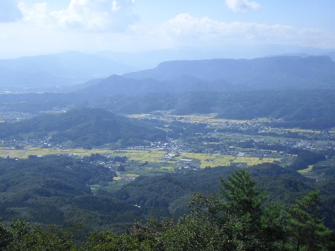 最後のピークの雨乞山からの眺め