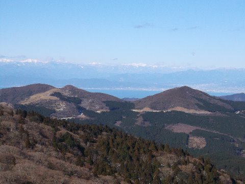 仁科峠手前の展望台より　駿河湾越しの南アルプス