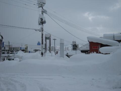 越後湯沢駅前、つい２０分前に通ったところとは別世界。