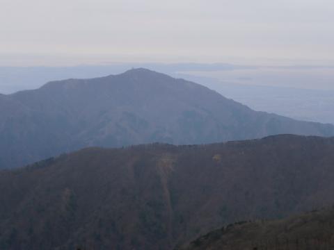 大山を見下ろす。さらに江ノ島、三浦半島、房総半島まで一望