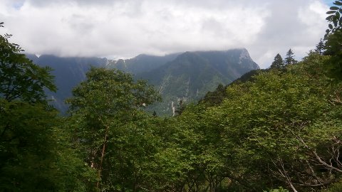 甲斐駒ケ岳（上部はガスの中）