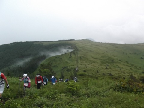 ゼブラ山付近　今にも泣き出しそうな雲行き