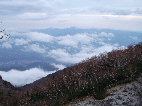 甲府方面　今にも泣き出しそうな
空模様