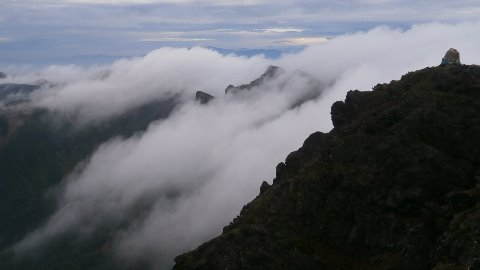 雲の流れが早く　息を呑むような光景が続く。