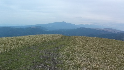 和田峠に戻るトレイルの下はまさに天空のスーパートレイル