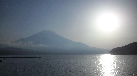 山中湖と富士